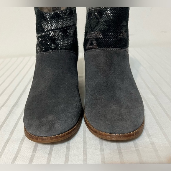 Toms Womens Leila Gray Suede Wool Tribal Ankle Boots Booties Size 6 - Picture 4 of 13